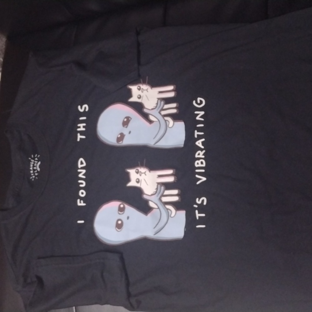 Black Design T-shirt Size M